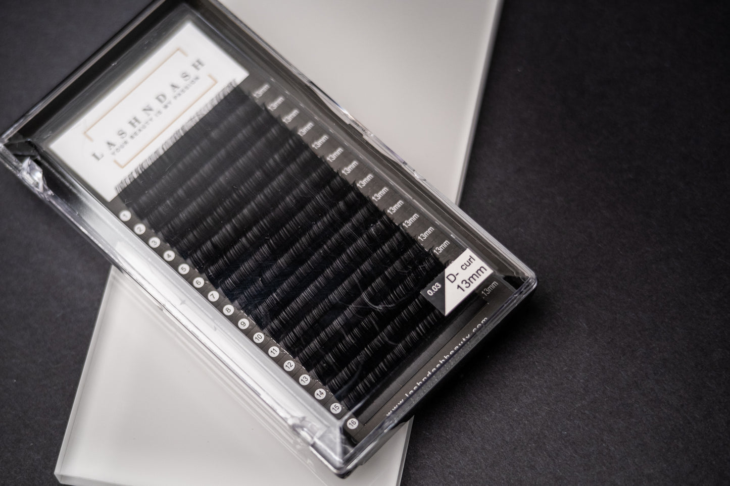 0.03 D- MEGA VOLUME SINGLE LENGTH LASHES- discontinued